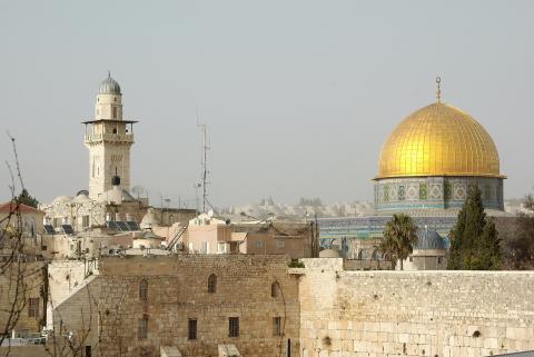 photo of a mosque, a minaret and a wall