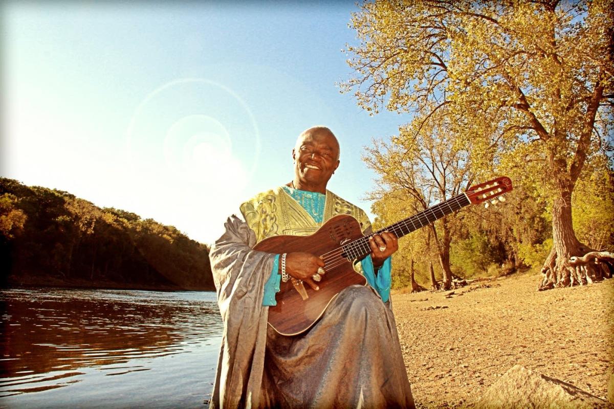 Siama playing Guitar by Mississippi River 