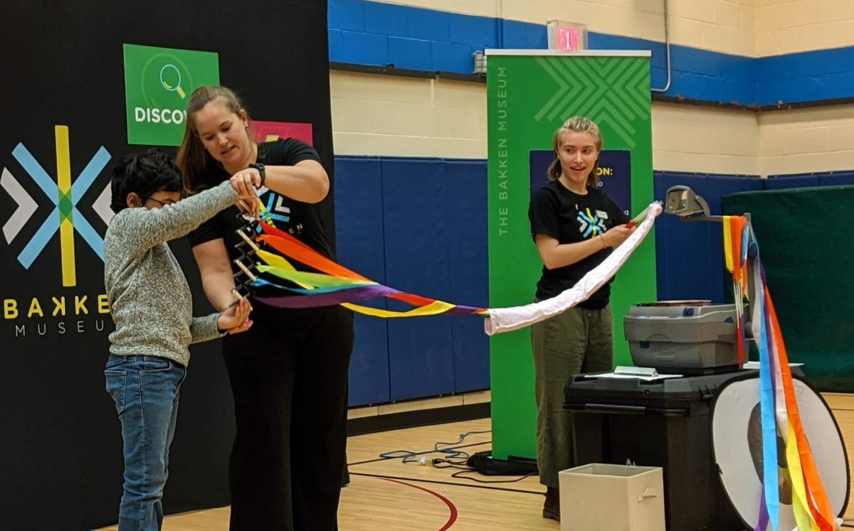 people demonstrating light show